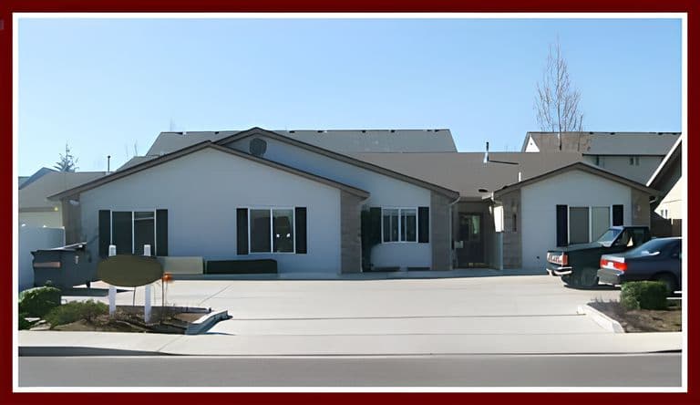 Ashley Manor - Arrowhead in Medford, OR - Gallery 1