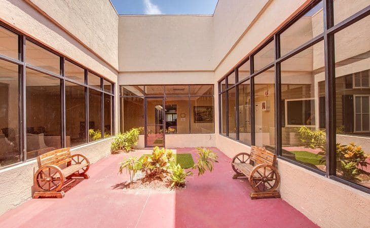 Colonial Assisted Living at Fort Lauderdale – photo 4