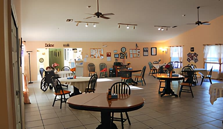 Dixie Oak Manor – photo 3