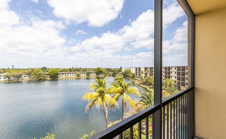 Grand Court Lakes – photo 4