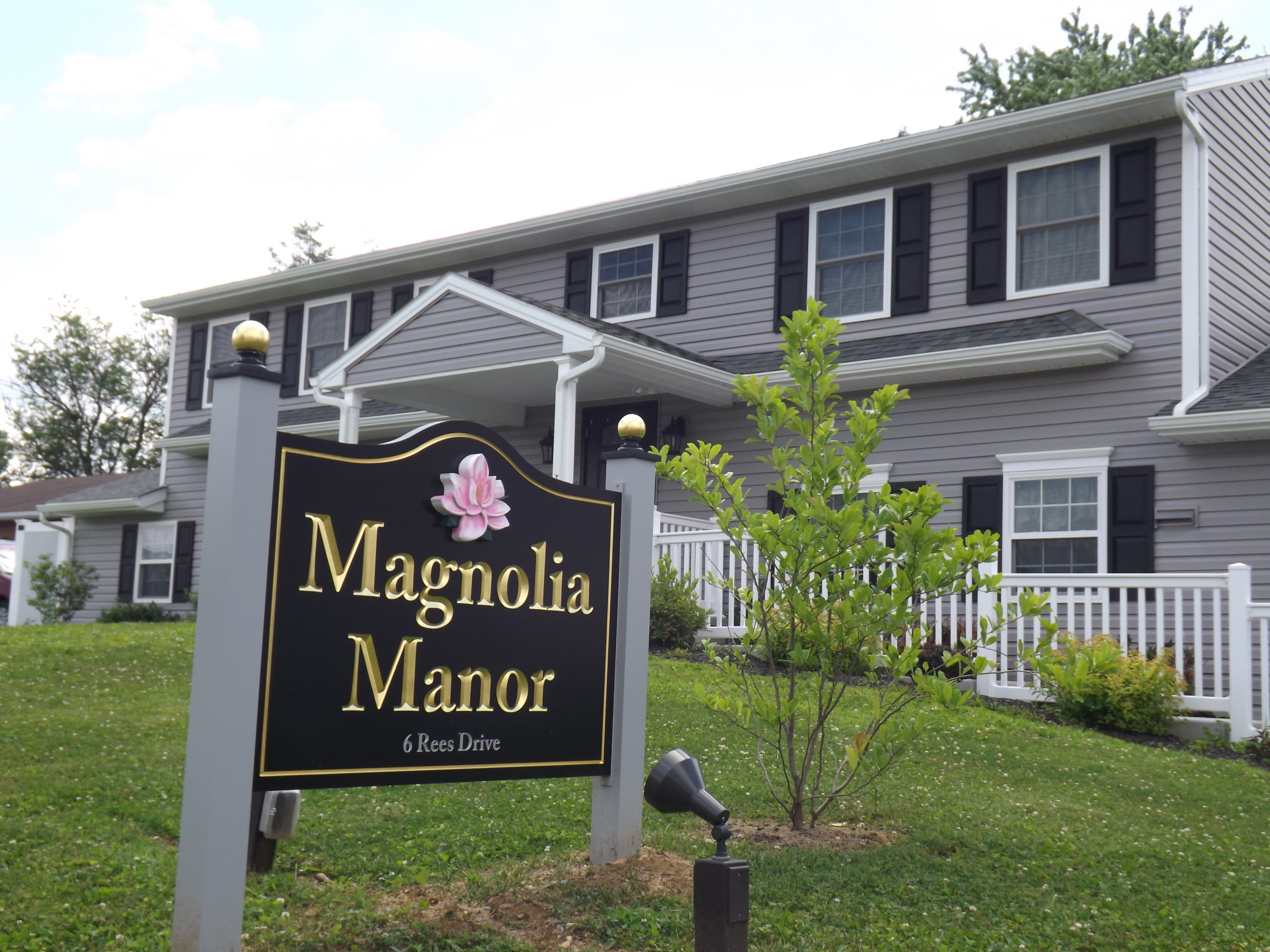 Magnolia Manor in Lafayette, AL - Gallery 1