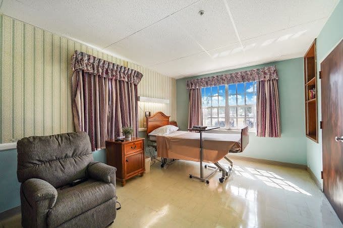 Manor Pines Convalescent Center – photo 3