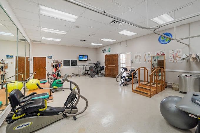 Manor Pines Convalescent Center – photo 4