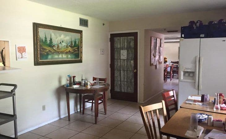 Midway Manor Alf – photo 4
