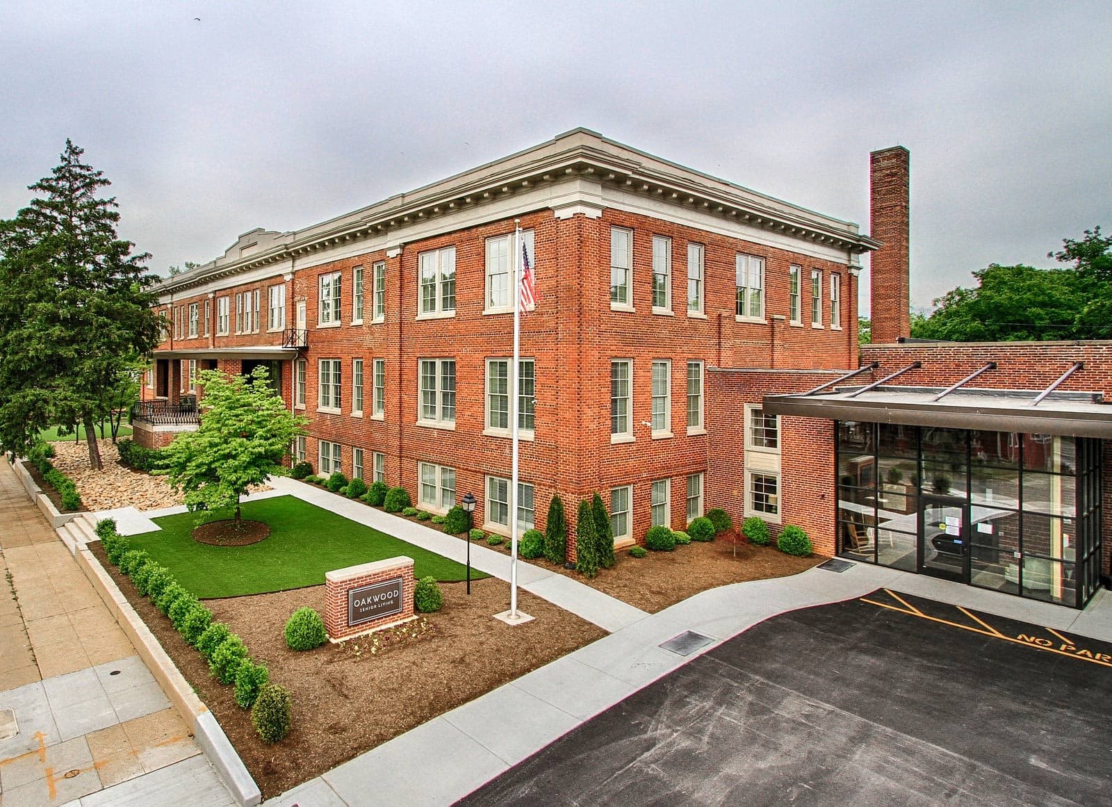 Oakwood Senior Living in Kenmore, NY - Gallery 1
