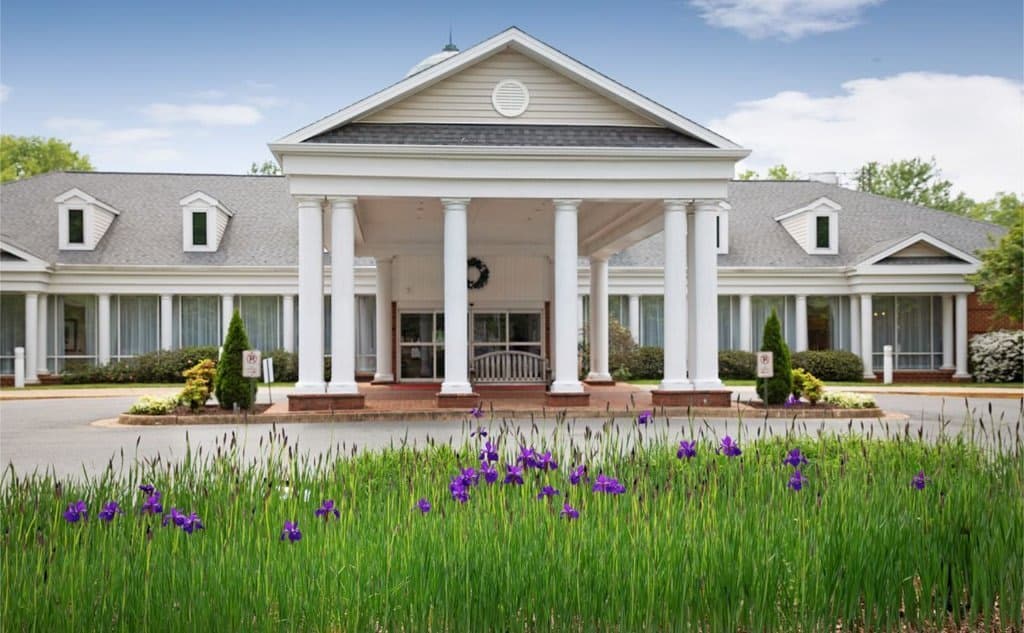 The Colonnades in Bay City, MI - Gallery 1
