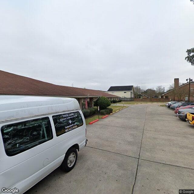 Twin Oaks Nursing Home in Mobile, AL - Gallery 1