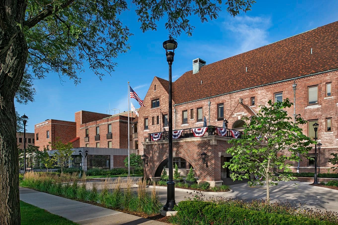 American House Grosse Pointe Cottage - Senior living in Grosse Pointe Farms, Michigan