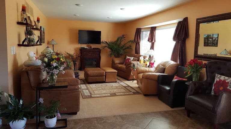 Peaceful Manor - Senior living in Farmington, Michigan