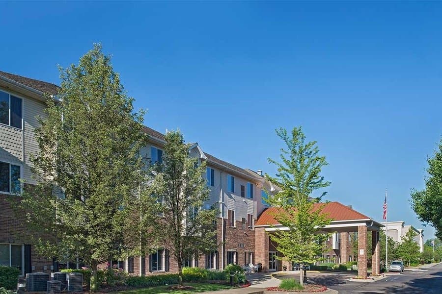 American House Sterling Woods - Senior living in Sterling Heights, Michigan