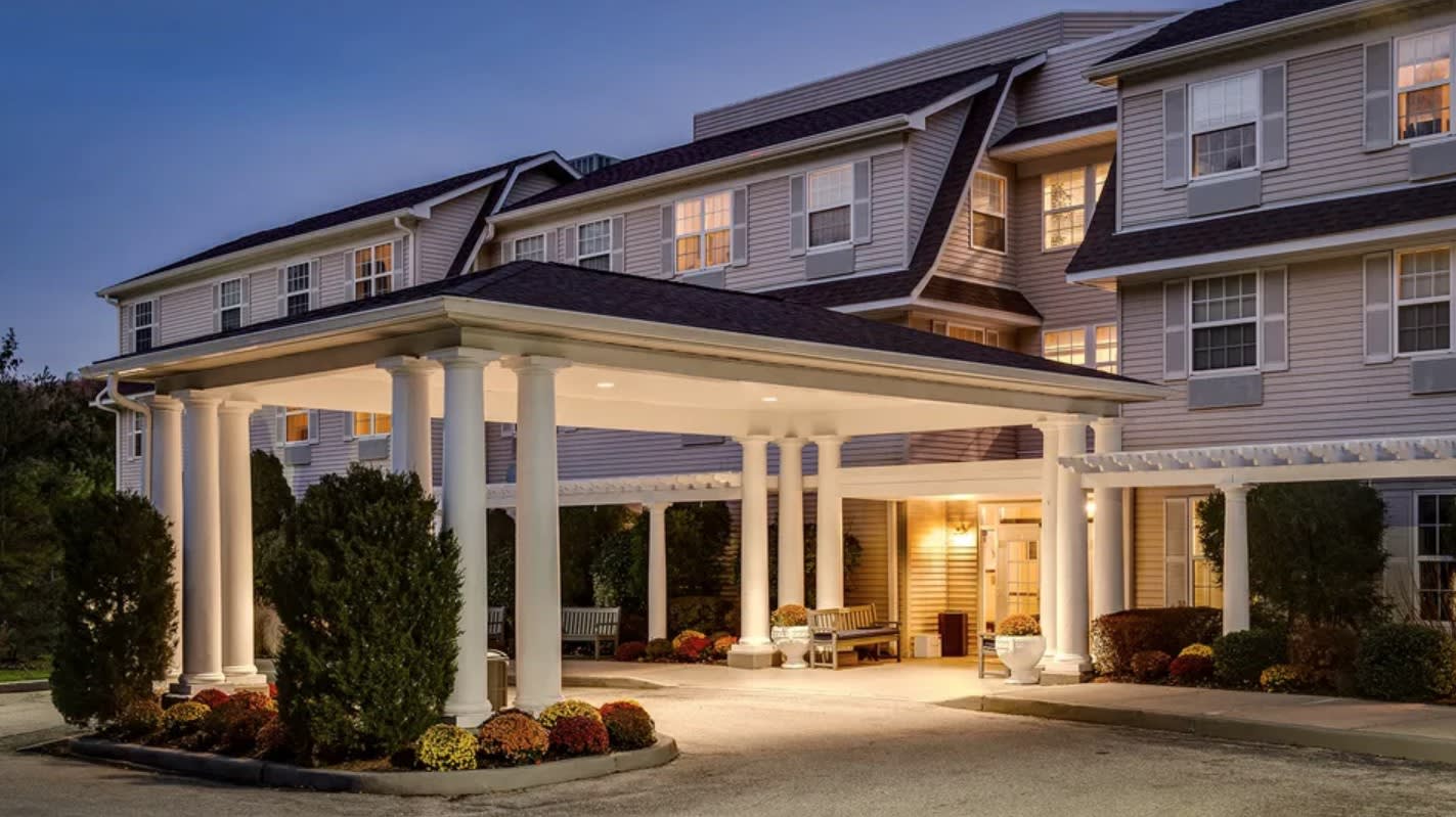 Atria Briarcliff Manor in Briarcliff Manor, NY - Main View