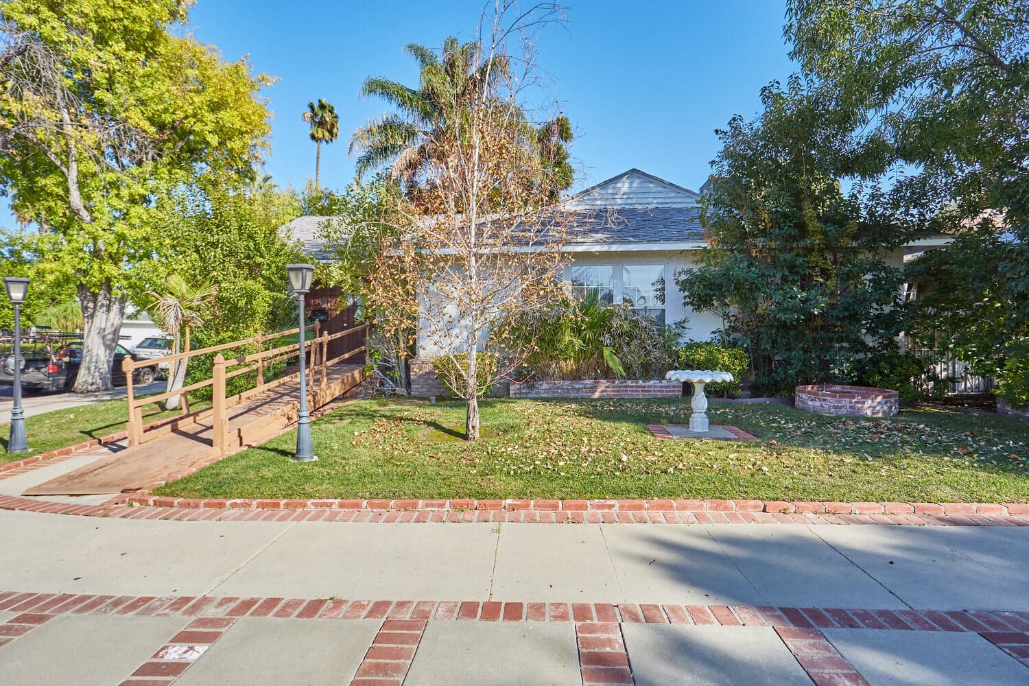 AAA Royal Senior Living Inc in Tarzana, CA