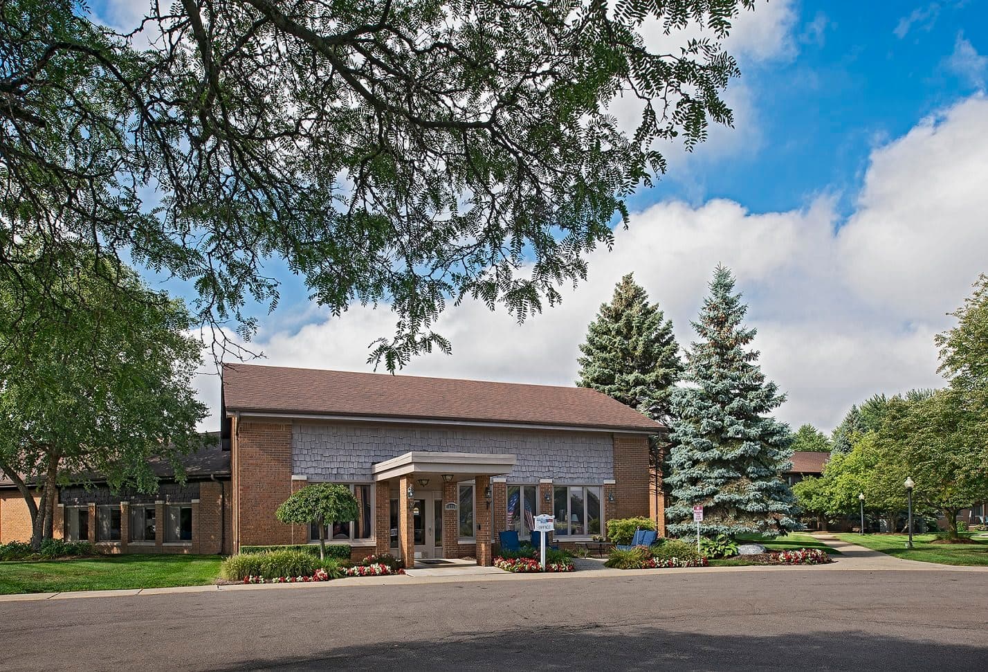 American House East II Senior Living in Roseville, MI - Main View