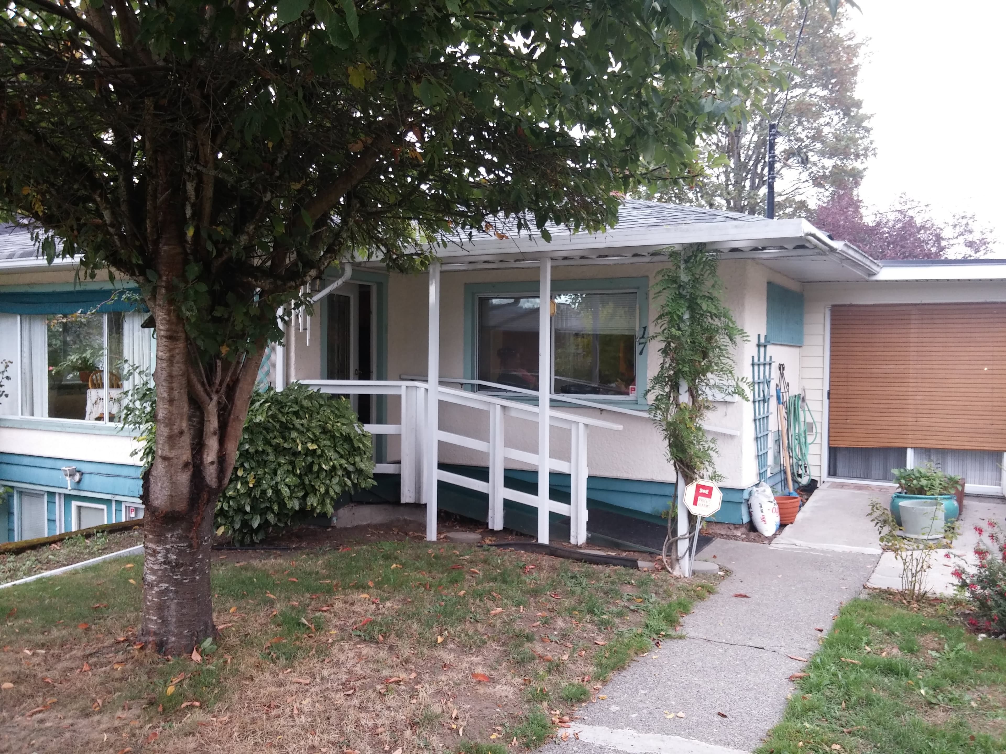 Arbour Cottage in Ladysmith, BC - Main View