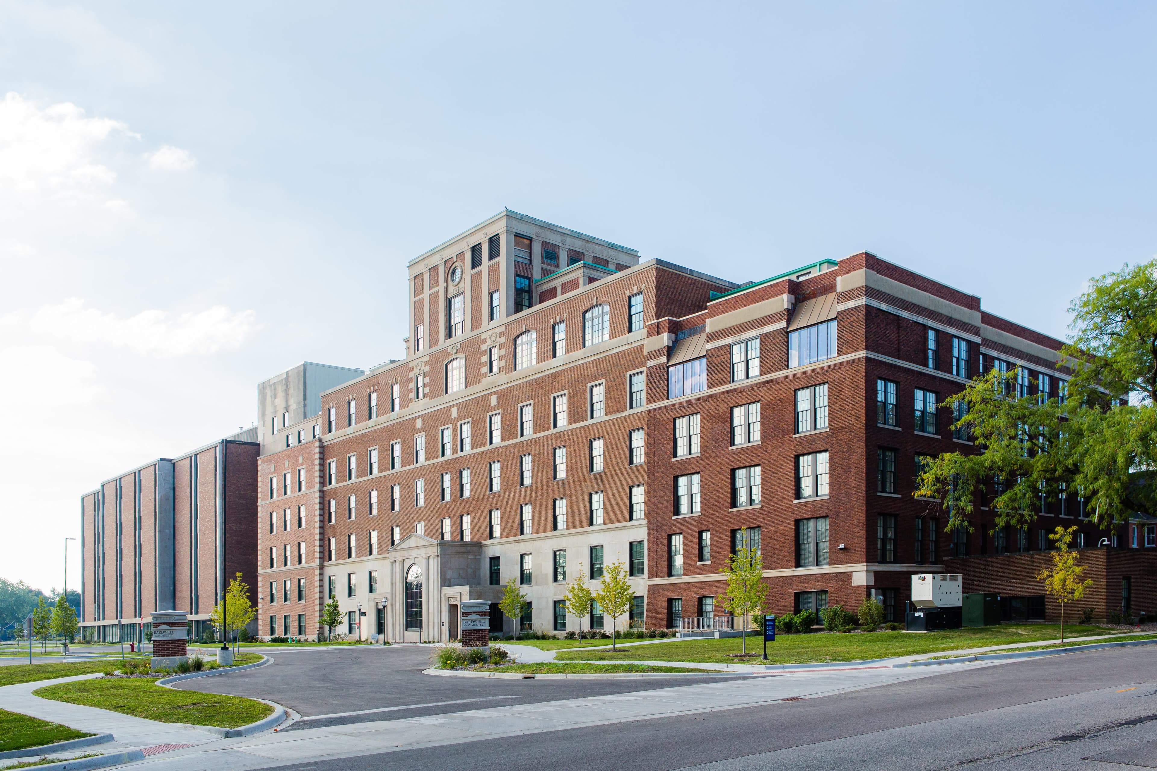 Bardwell Residences in Aurora, IL - Main View