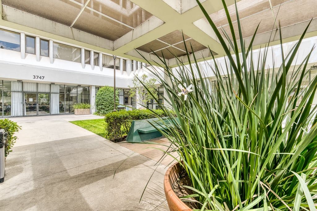 Bay Towers at Bixby Knolls in Long Beach, CA - Main View