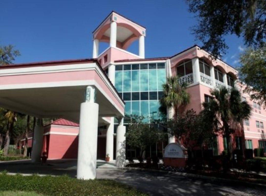 Bayshore Pointe Nursing and Rehab Center in Tampa, FL - Main View