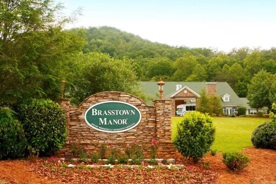 Brasstown Manor in Hiawassee, GA - Main View