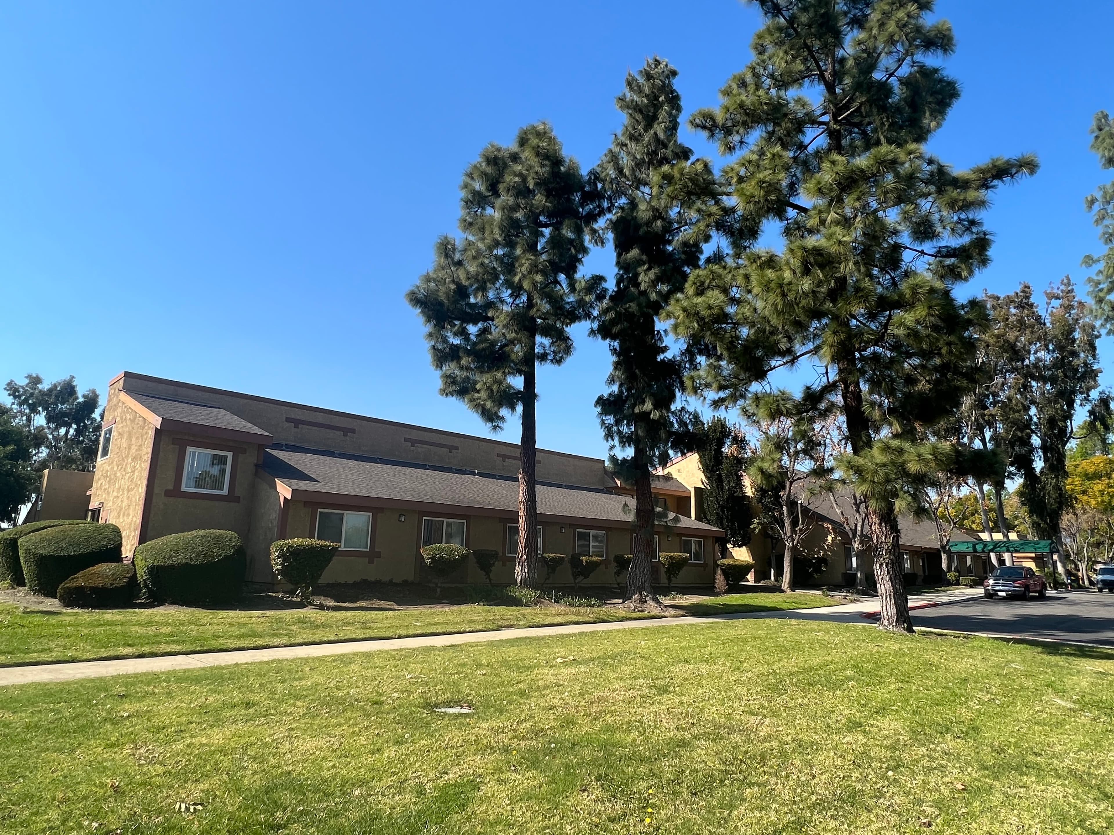 Briarwood Manor Apartments in Montclair, CA - Main View