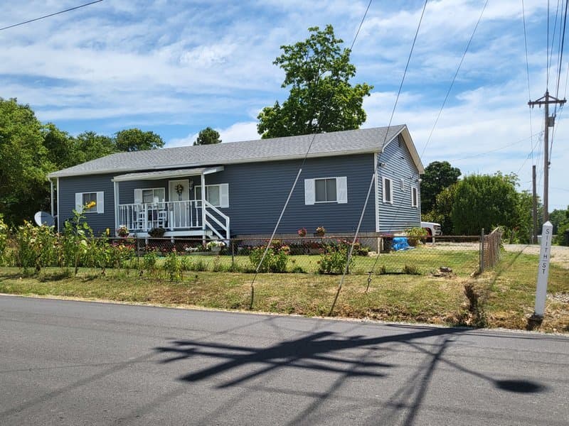 Angel in the Garden in Poplar Bluff, MO