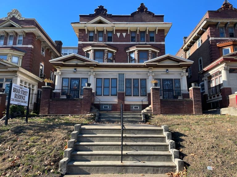 Broad Street Residence in Philadelphia, PA - Main View