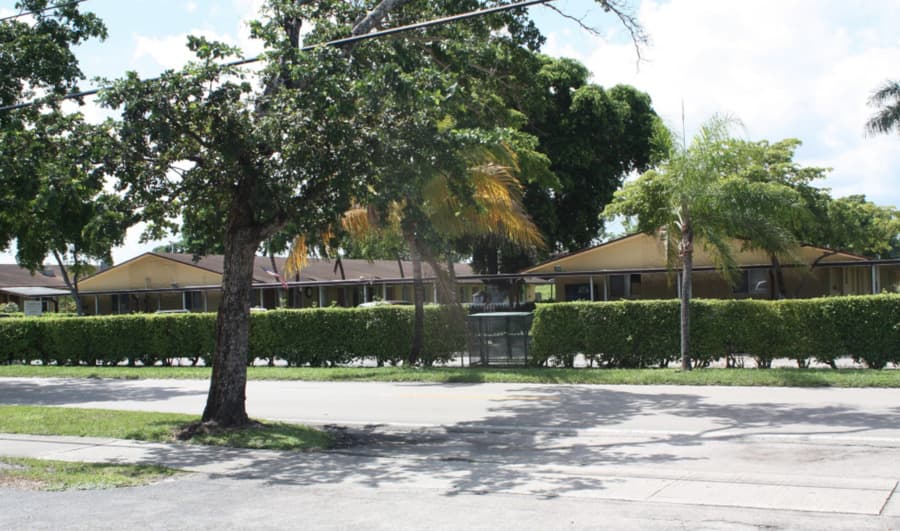Avalon Park Retirement Residence in Hollywood, FL - Main View