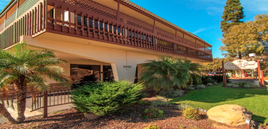 Palmcrest Grand Residence in Long Beach, CA