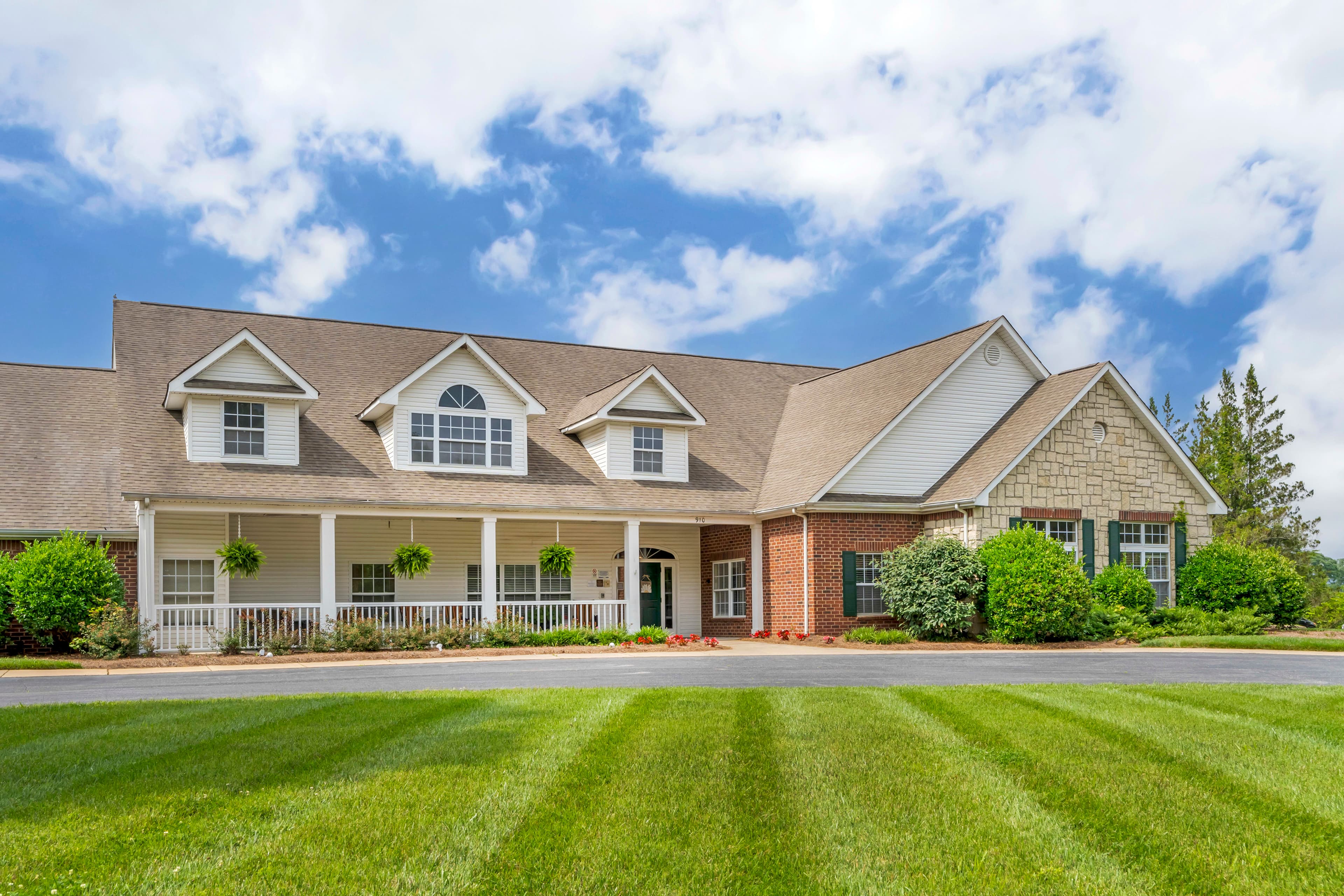 Brookdale Falling Creek in Hickory, NC