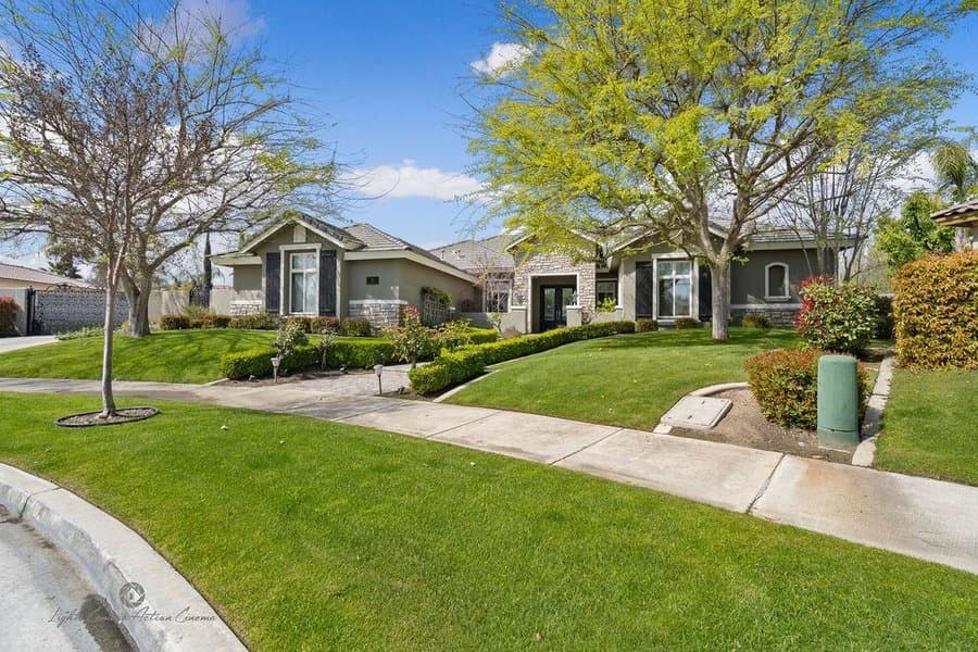 Brighton Manor in Bakersfield, CA - Main View