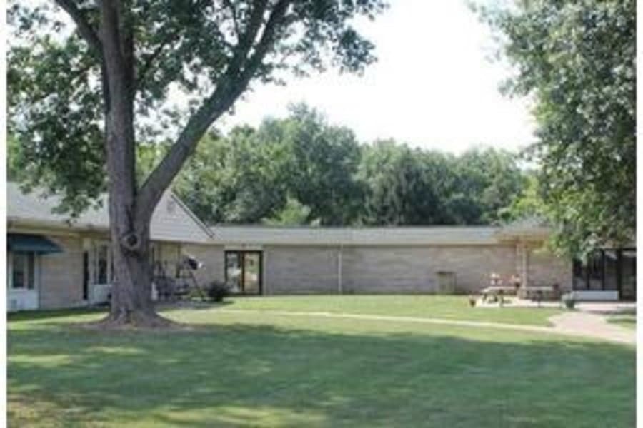 Burnsides Community Health Center in Marshall, IL - Main View