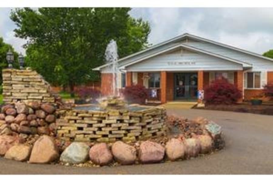 Cedar Ridge Health and Rehab Center in Lebanon, IL - Main View
