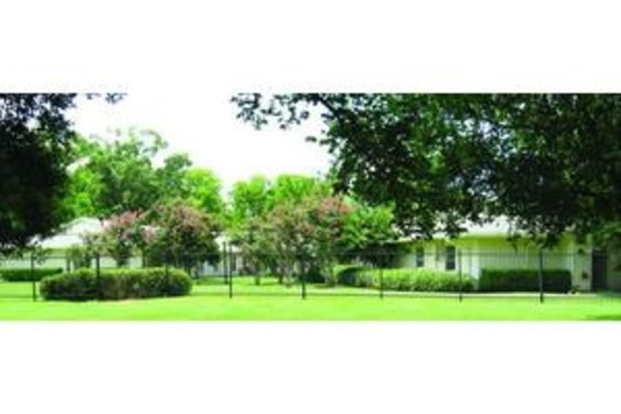 College Street Health Care Center in Beaumont, TX - Main View