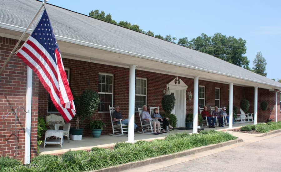Countrywood Manor Assisted Living & Lakeview Place Dementia Care in Mantachie, MS - Main View