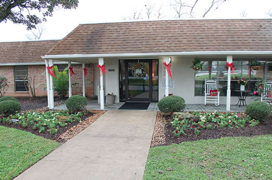 Creekside Village Healthcare in Clute, TX - Main View