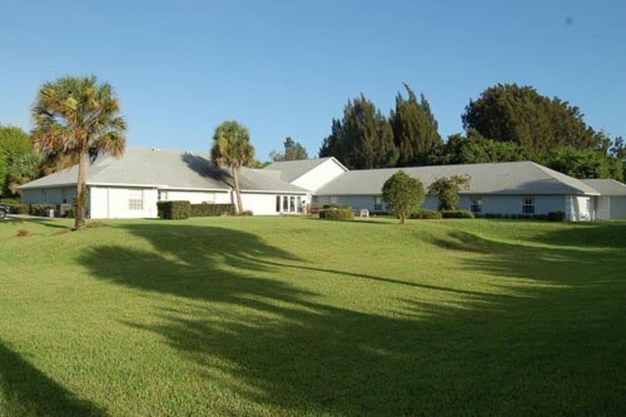 Dixie Oak Manor, LLC in Vero Beach, FL - Main View