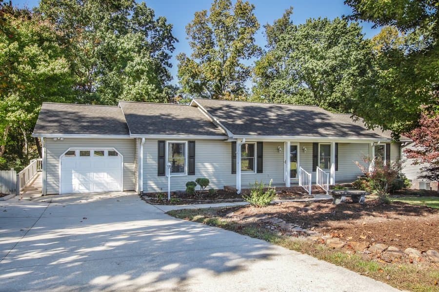 Edna's Place in Asheboro, NC - Main View