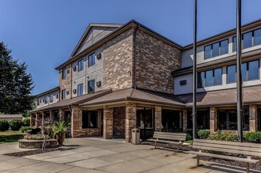 Elizabeth Gardens at Racine in Racine, WI - Main View