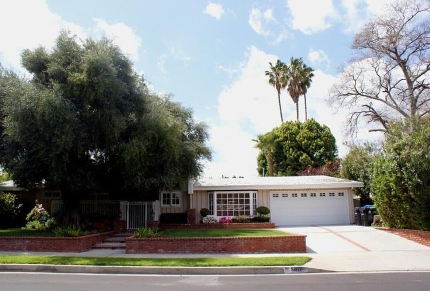 Flair Manor I in Woodland Hills, CA