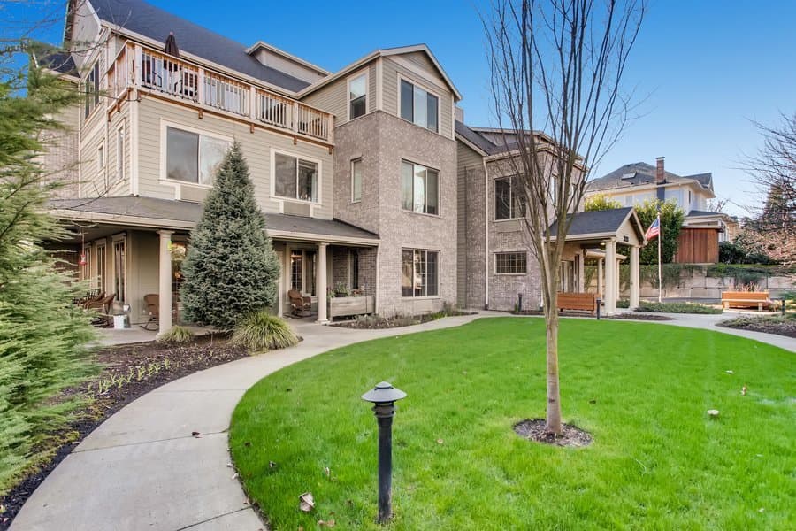 Hawthorne Gardens Senior Living Community in Portland, OR