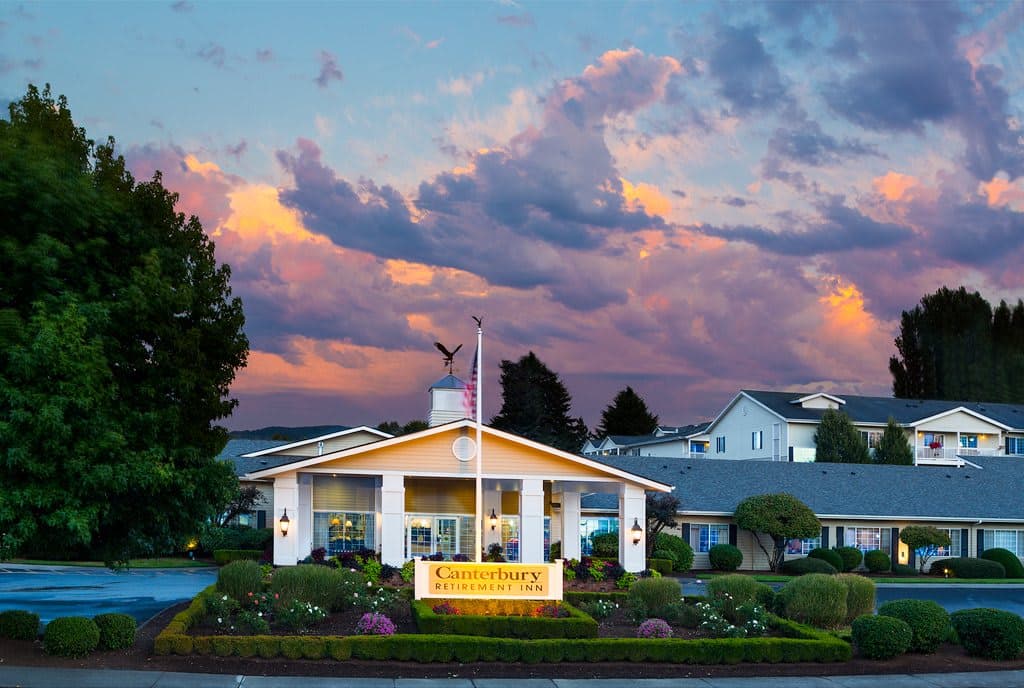 Canterbury Inn in Longview, WA - Main View