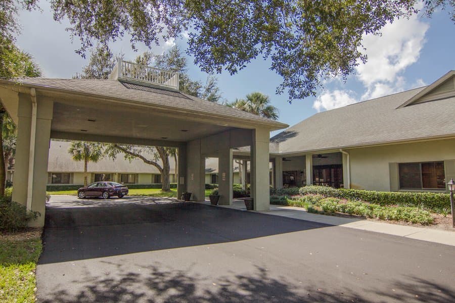 Lake Port Square in Leesburg, FL - Main View