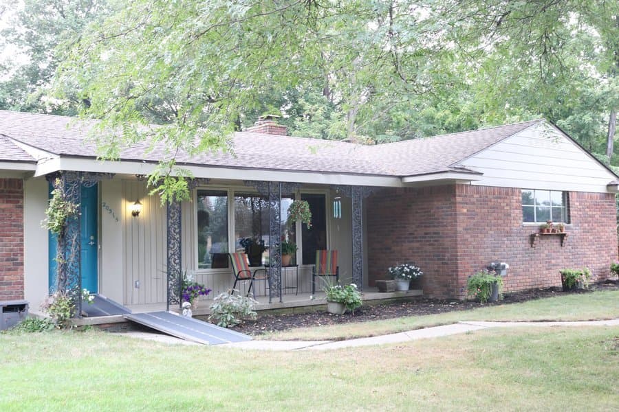 Lauren's Greenhouse Living in Livonia, MI - Main View