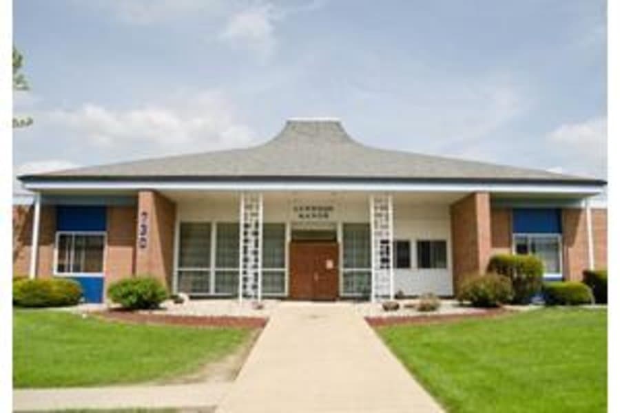 Lynwood Manor Healthcare Center in Adrian, MI - Main View