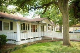 Magnolia Living & Rehabilitation - Senior living in Luling, Texas