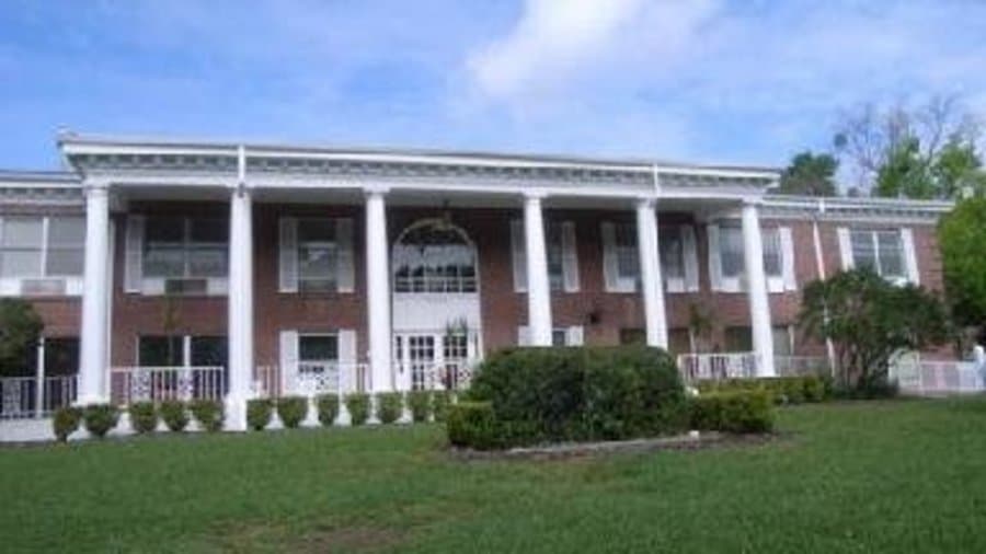 Manor Care Nursing & Rehabilitation Center in Winter Park, FL - Main View