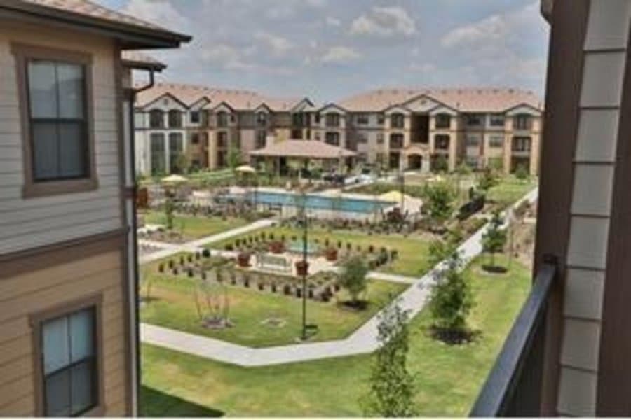 Mariposa Apartment Homes at Elk Drive in Burleson, TX
