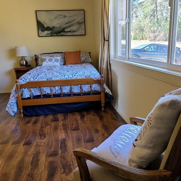 Navita Residences Young Avenue in Thousand Oaks, CA - Main View