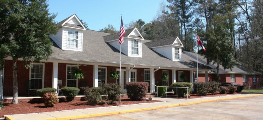 Oak Tree Manor Assisted Living in Amory, MS - Main View