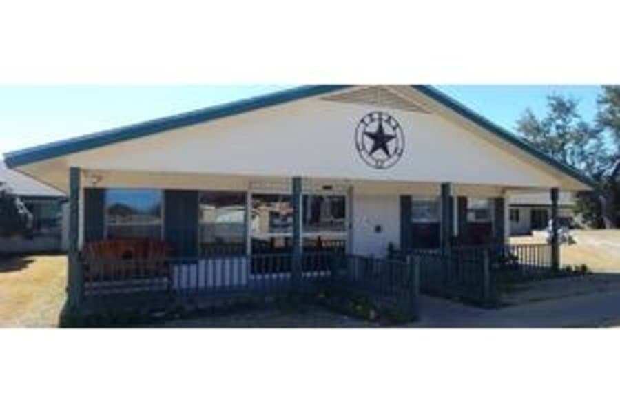 Oaks Nursing Home in Burnet, TX - Main View