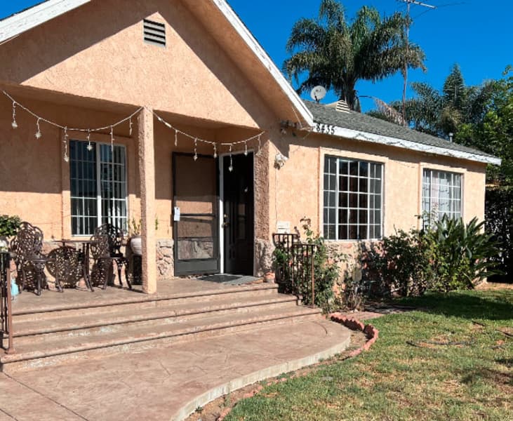 Paradise Senior Living in Northridge, CA - Main View
